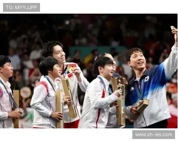 巴黎奥运会混双颁奖礼现温馨一幕，中韩朝六选手自拍合影引掌声