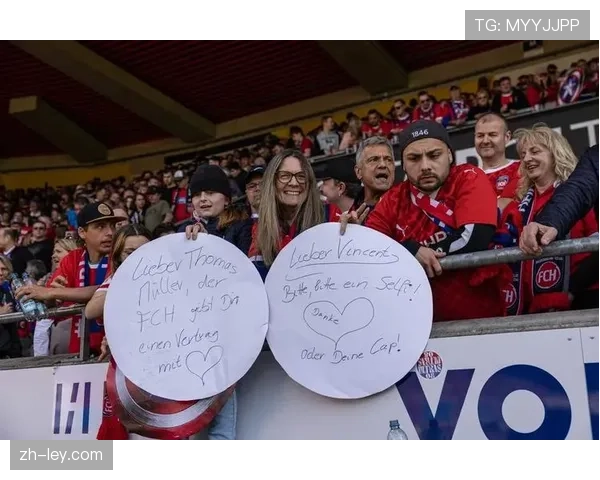 海登海姆主场球迷致敬凯恩，德甲招牌影响力超联赛范畴